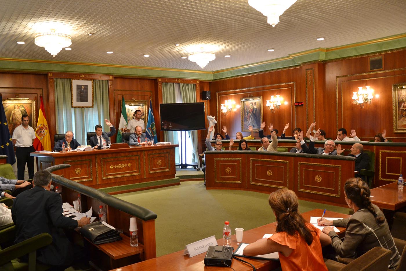 El Pleno da un paso decisivo para disolver los OALES e iniciar la integración de los trabajadores en el Ayuntamiento